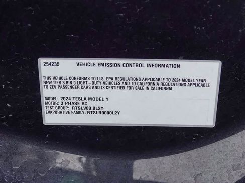 Used 2024 Tesla Model Y Long Range AWD/4WD image 27