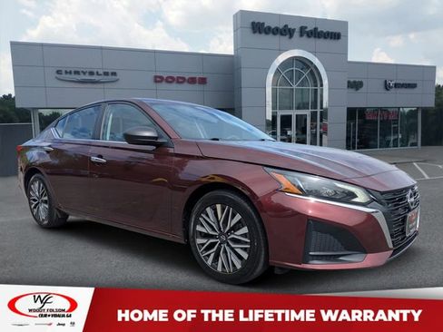 Used 2024 Nissan Altima 2.5 SV image 1