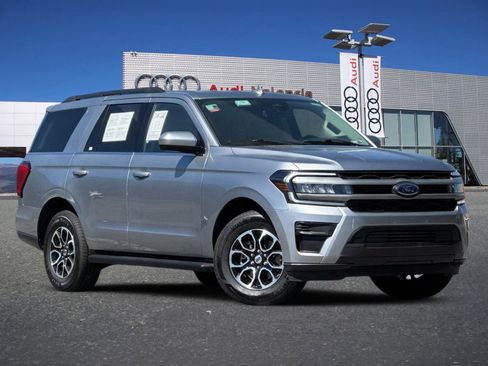 Used 2024 Ford Expedition XLT AWD/4WD image 2
