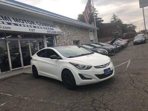 Used 2014 Hyundai Elantra SE image 3