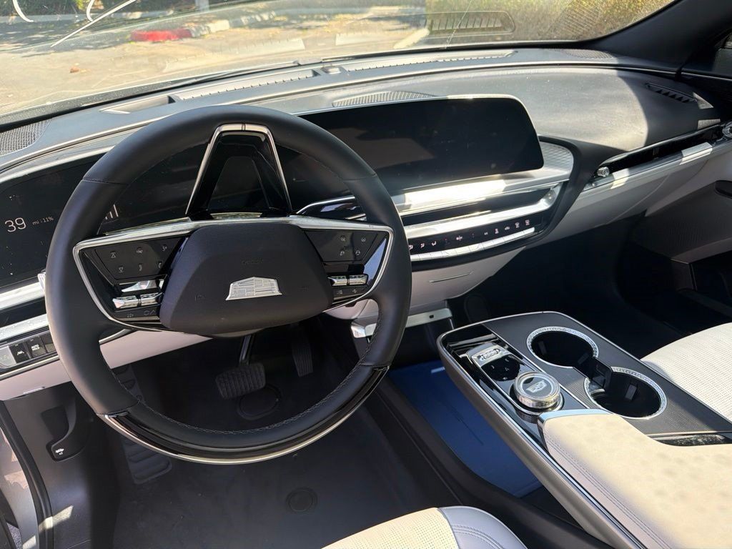 Certified 2024 Cadillac Lyriq Luxury RWD image 12
