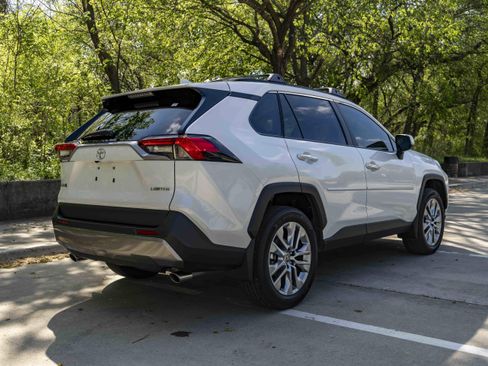 Used 2025 Toyota RAV4 Limited image 9
