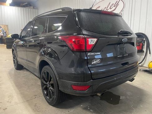Used 2019 Ford Escape SE image 3