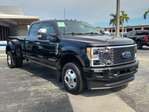 Used 2022 Ford F350 Platinum w/ FX4 Off-Road Package AWD/4WD image 2