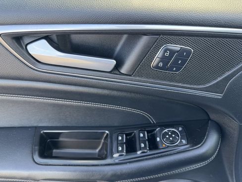 Used 2017 Ford Edge Titanium w/ Technology Package FWD image 15