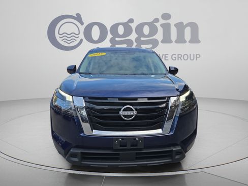 Used 2025 Nissan Pathfinder SV FWD image 8