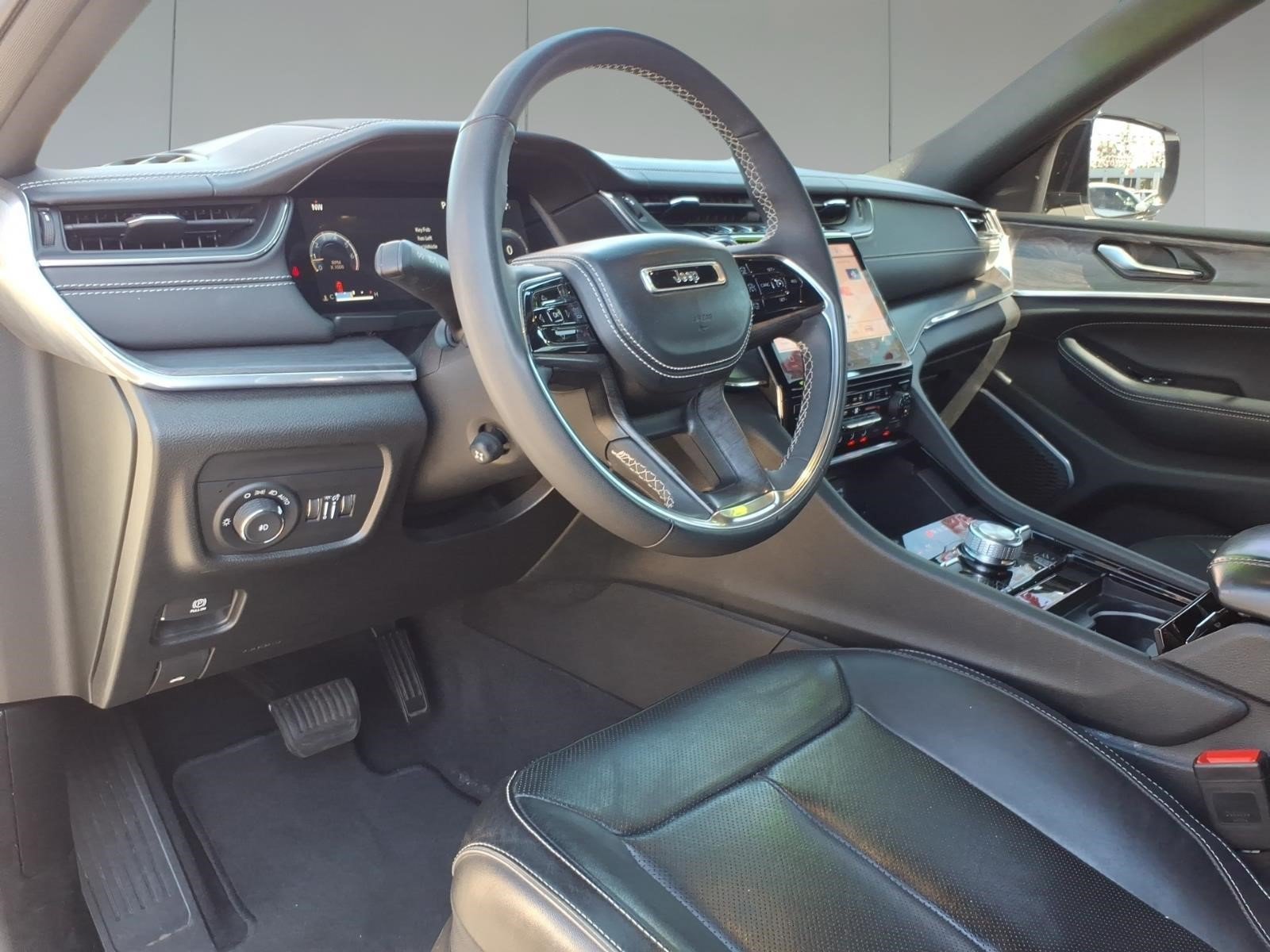 Used 2023 Jeep Grand Cherokee Overland AWD/4WD image 11