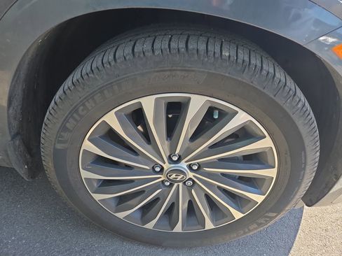 Used 2023 Hyundai Palisade Calligraphy image 2