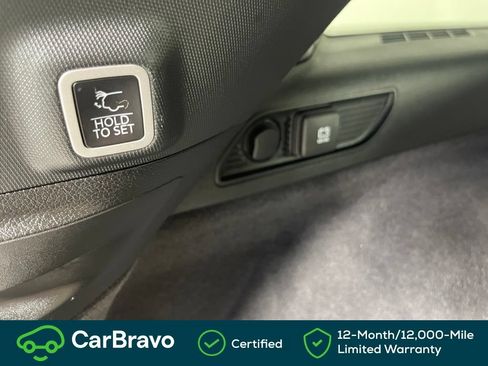 Used 2023 Jeep Grand Cherokee Overland w/ Luxury Tech Group IV AWD/4WD image 26