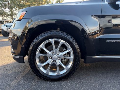 Used 2019 Jeep Grand Cherokee Summit AWD/4WD image 10