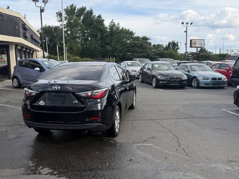 Used 2016 Scion iA FWD image 7