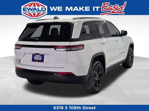 New 2025 Jeep Grand Cherokee Altitude image 22