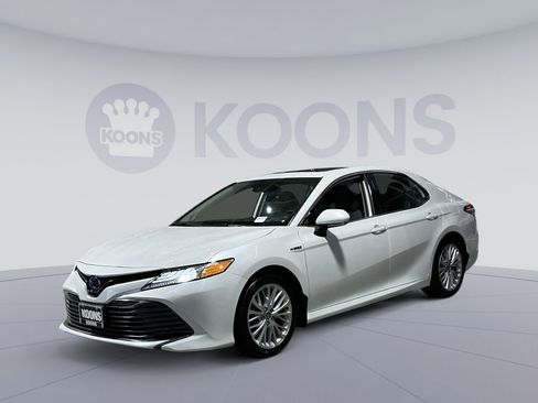 Used 2020 Toyota Camry XLE w/ Sunroof Package image 1
