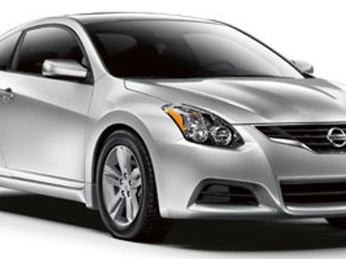 Used 2011 Nissan Altima 2.5 S w/ Convenience Pkg FWD image 2