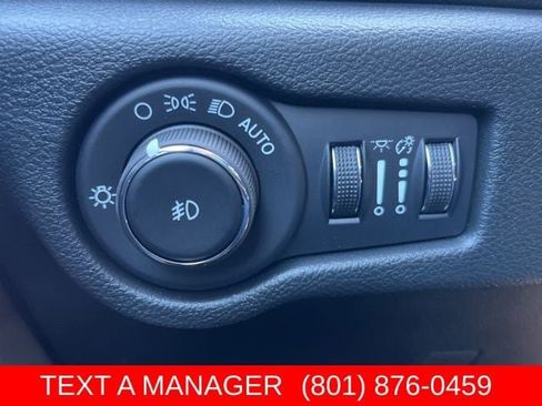 New 2026 Chrysler Pacifica Select FWD image 26