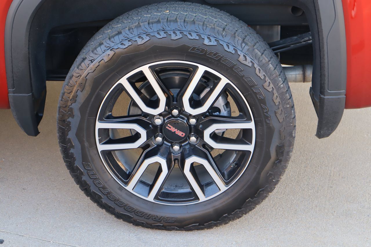 Used 2025 GMC Sierra 1500 AT4 w/ AT4 Premium Package AWD/4WD image 30