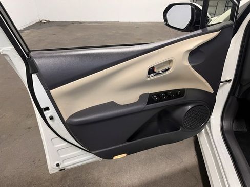 Used 2016 Toyota Prius Four image 24