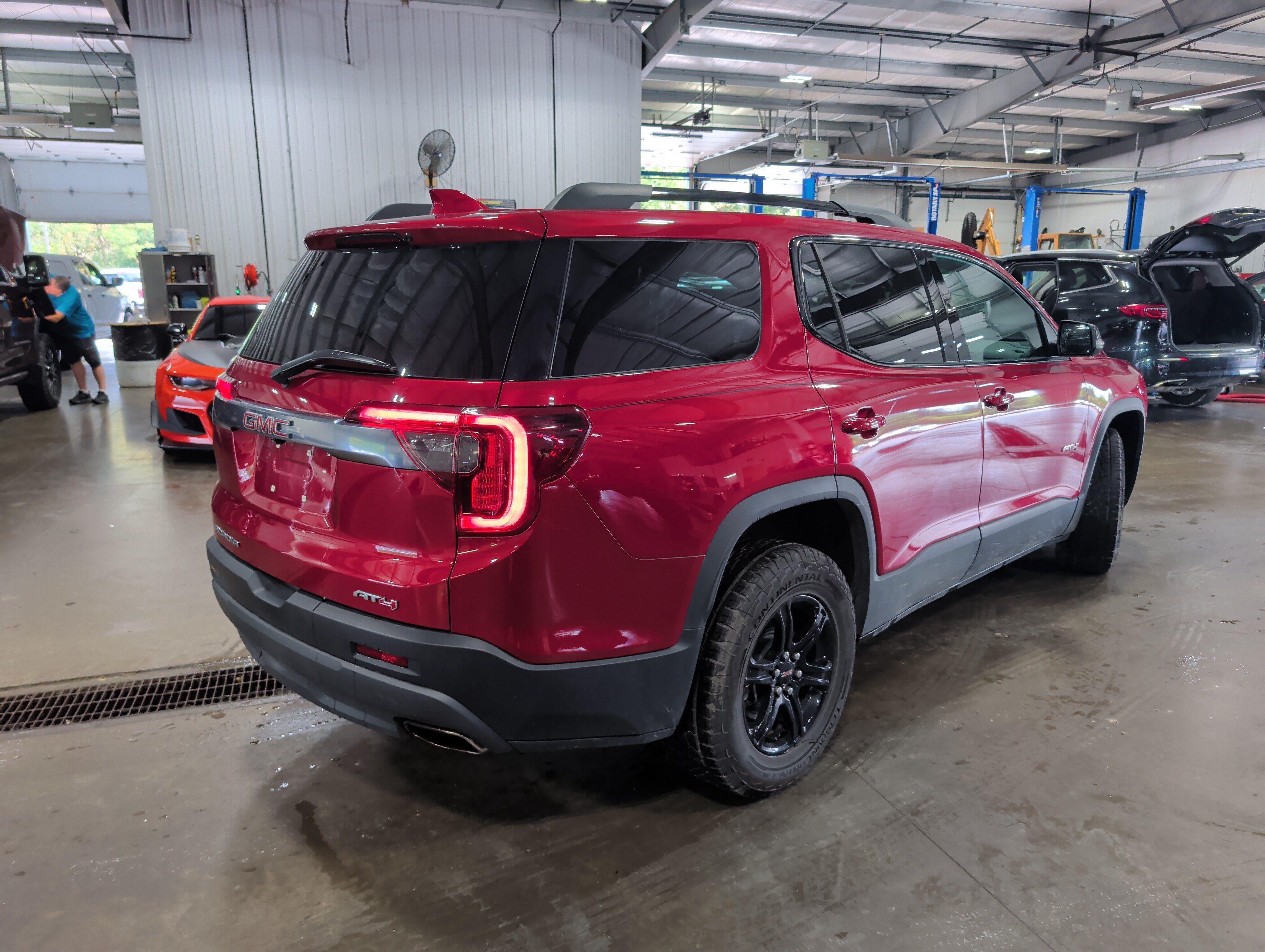 Used 2023 GMC Acadia AT4 w/ Technology Package AWD/4WD image 3