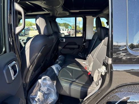 New 2027 Jeep Wrangler Unlimited Sahara AWD/4WD image 20