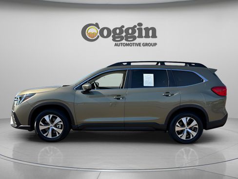Used 2025 Subaru Ascent Premium w/ Premium Package image 2