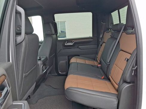 Used 2025 Chevrolet Silverado 2500 High Country AWD/4WD image 8