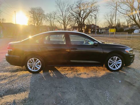 Used 2020 Volkswagen Passat 2.0T S image 9