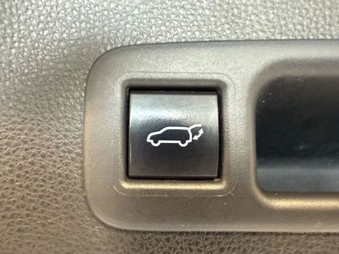 Used 2021 Toyota Highlander XLE AWD/4WD image 20