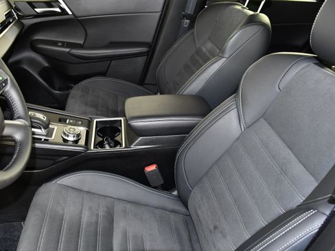 Used 2025 Mitsubishi Outlander SE AWD/4WD image 37