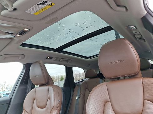 Used 2019 Volvo XC60 T5 Inscription image 14