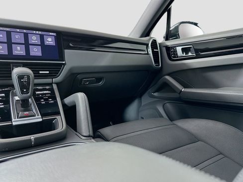 Used 2021 Porsche Cayenne Coupe image 26