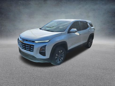 New 2026 Chevrolet Equinox LT image 3