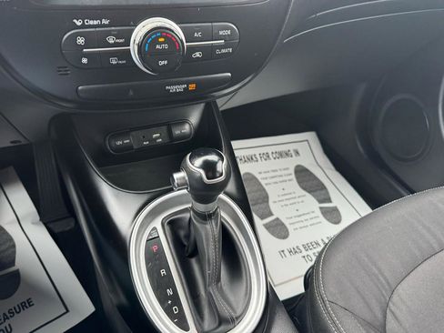 Used 2019 Kia Soul + image 17