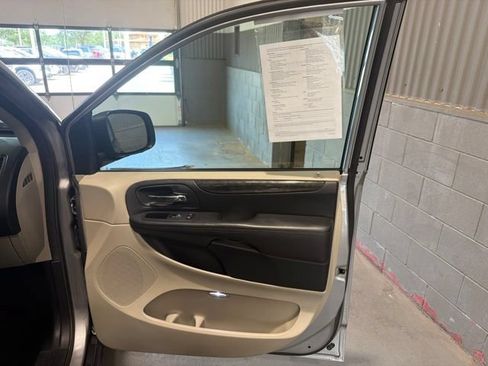 Used 2014 Dodge Grand Caravan American Value Package FWD image 17