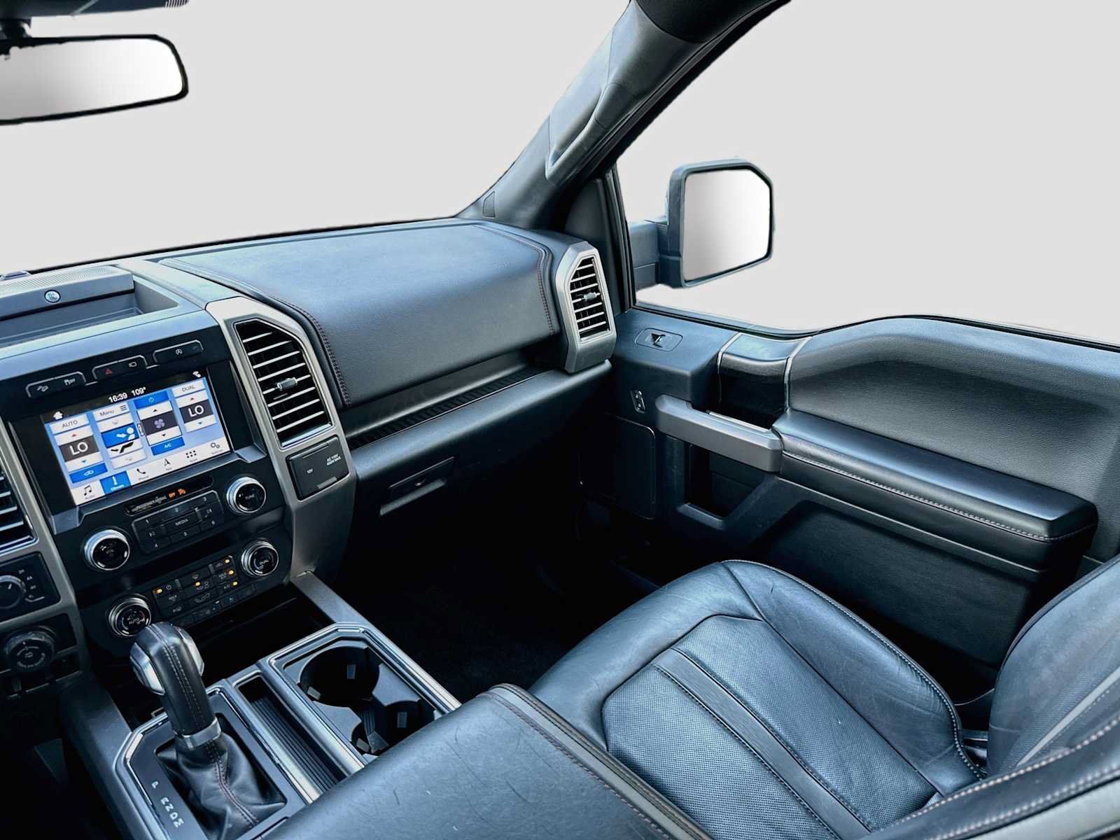 Used 2019 Ford F150 Platinum w/ Equipment Group 701A Luxury AWD/4WD image 25