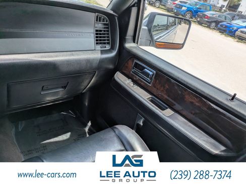 Used 2017 Lincoln Navigator Select RWD image 15