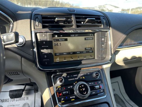 Used 2019 Lincoln Continental Select w/ Continental Climate Package image 14