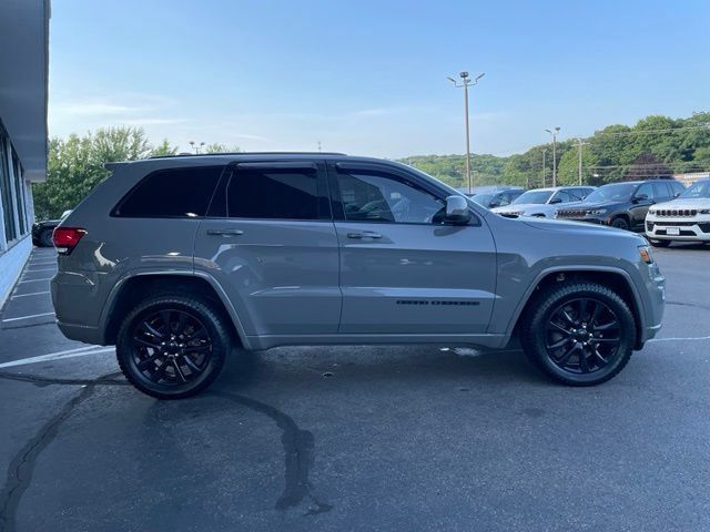 Used 2020 Jeep Grand Cherokee Altitude AWD/4WD image 4