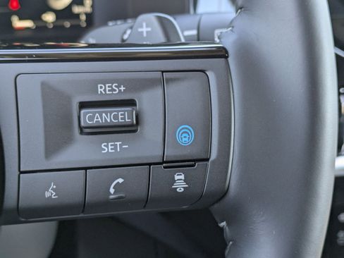 Certified 2025 Nissan Pathfinder Platinum image 17