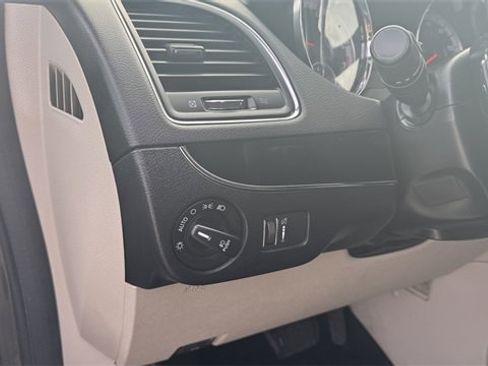 Used 2019 Dodge Grand Caravan SXT image 20