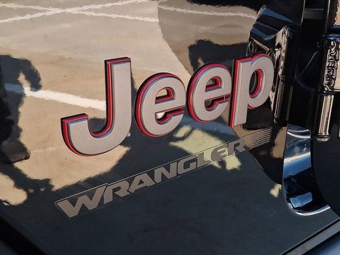 Used 2024 Jeep Wrangler Unlimited Rubicon AWD/4WD image 30