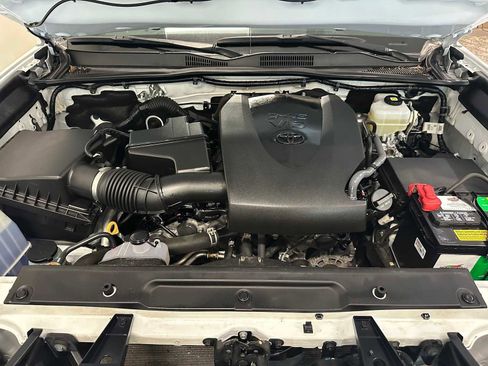 Certified 2021 Toyota Tacoma TRD Off-Road w/ TRD Premium Off Road Package AWD/4WD image 9