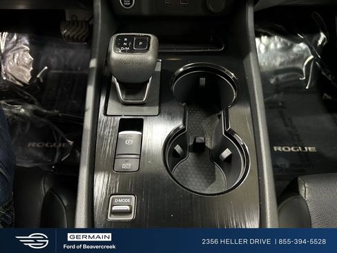 Used 2022 Nissan Rogue SV w/ SV Premium Package image 15