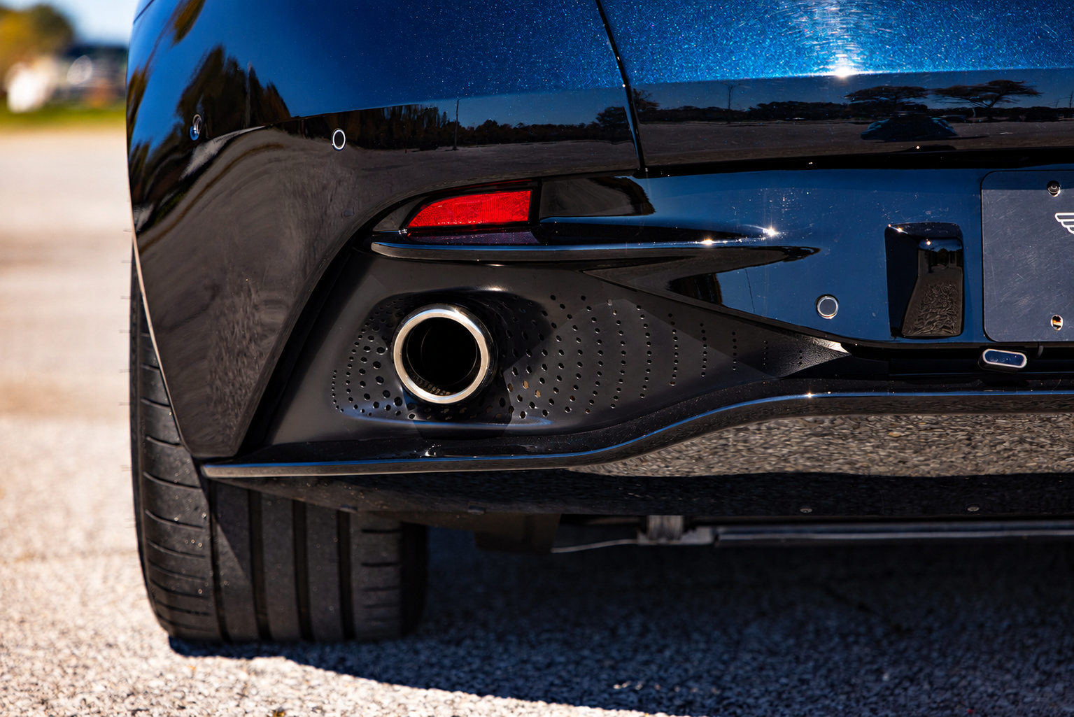 Used 2024 Aston Martin DB12 Convertible RWD image 38