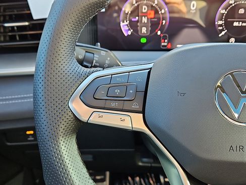 New 2026 Volkswagen Tiguan SE R-Line image 18