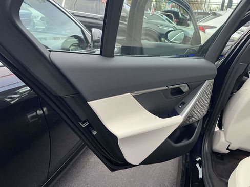 Used 2024 BMW 540i xDrive w/ Premium Package image 14