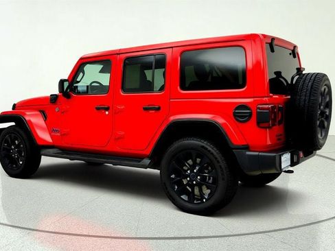 Used 2025 Jeep Wrangler Unlimited Sahara AWD/4WD image 7