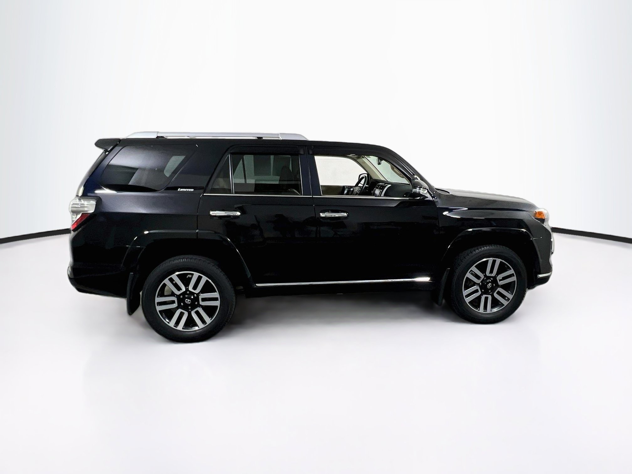 Used 2024 Toyota 4Runner Limited AWD/4WD image 4