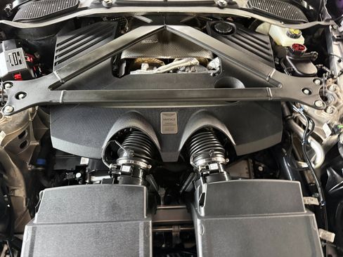 Used 2025 Aston Martin V8 Vantage Coupe RWD image 38