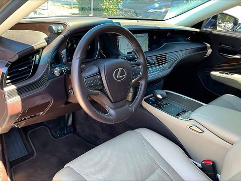 Used 2020 Lexus LS 500 w/ Accessory Package (Z2) RWD image 18