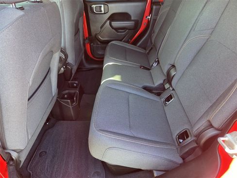 Used 2025 Jeep Gladiator Sport image 16